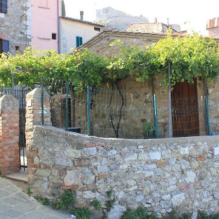 Вілла La Casina Di Nonna Lola Кастільйоне-д'Орчія Екстер'єр фото
